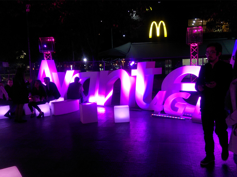 escenografia lanzamiento avantel