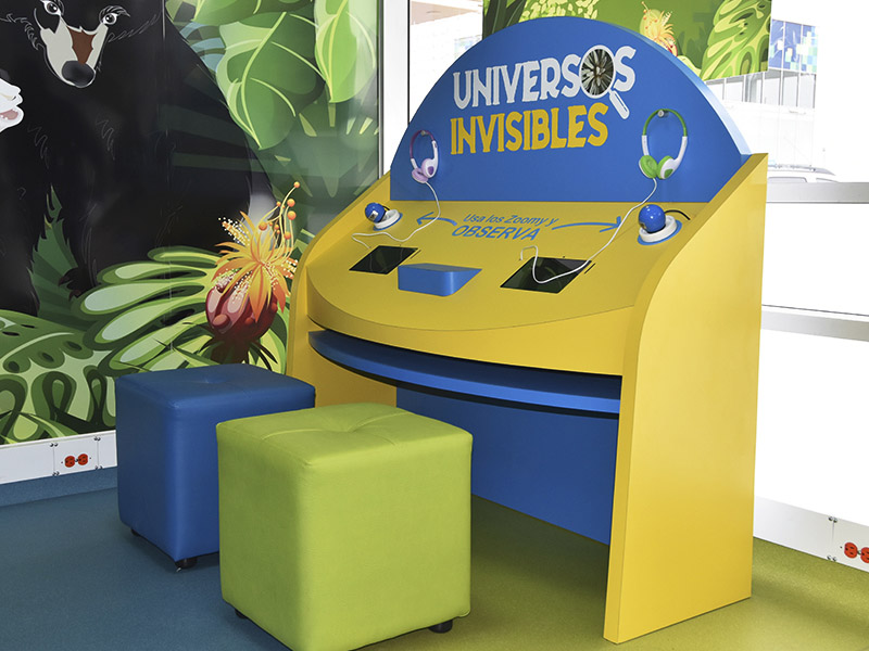 mobiliario-educativo-modulo-interactivo-universos-invisibles-zoomy